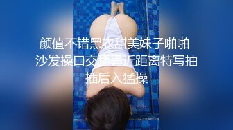 冒死爬窗偷拍对面的小媳妇洗澡澡 白白嫩嫩的就是奶子有点小