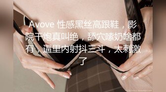 极品清纯粉嫩00后学生妹与弯屌男友做爱自拍流出，高颜值好身材极度反差婊喜欢男友射在嘴里