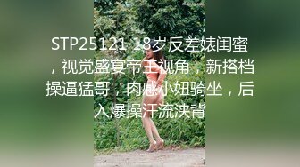 偷拍邻居家的大女儿洗澡，小妹子傻乎乎的，镜头都要贴脸了还不知道呢