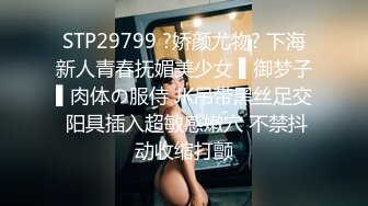 《贵在真实极限偸拍》女人坑女人！戏水游泳馆女宾换衣淋浴室内部真实曝光，年轻妹子的乳房发育的是真好看，视觉盛宴 (1)