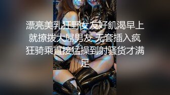 短发小骚货  换上情趣装黑丝袜  69姿势舔逼口交  坐在圆桌子上猛操