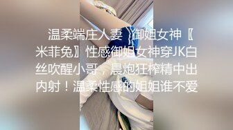 床头暗藏袖珍摄像头TP公司领导约女下属短发眼镜美少妇开房偸情真会玩用矿泉水瓶插她B爽的身体直抖再用肉棒搞国语