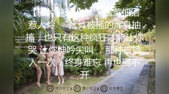 哺乳期的女人这对奶子可真大，双奶夹着假鸡巴口交舔弄，自己挤奶吃，逼肥淫水多抠的真刺激，浪叫呻吟不止