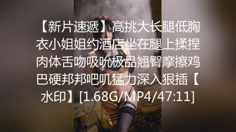 刚成年18清纯小萝莉今日首播，女仆装双马尾，白嫩贫乳紧致粉嫩小穴，黑丝袜展示美脚，年龄不大挺会玩，手指插入扣弄1