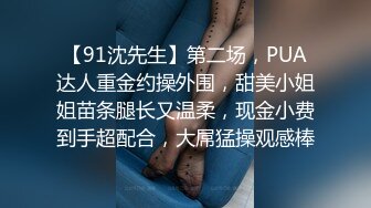 嫂子手握两个粉丝鸡巴 激情3P，把粉丝干的求饶