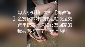 奶挺逼肥的极品小少妇露脸带上眼镜让小哥深喉草嘴口交真是刺激风骚，吃奶舔逼无毛白虎，激情上位浪叫呻吟