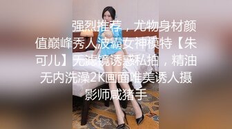 近距离偷拍粉色长裤美女的木耳可真黑