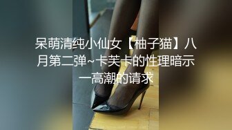 白皙御姐女仆装脱掉内裤道具自慰出大姨妈，近距离特写张开双腿掰穴震动粉穴