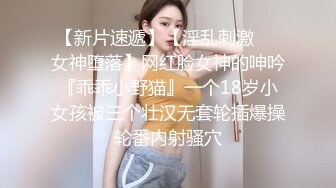 坑神潜入国内某购物商场女WC独占一个坑位隔板缝中连续偸拍多位妹子方便制服大长腿美女惹火T裤上放卫生巾有点意思