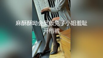 【新速片遞】 任何人都无法拒绝裸体取外卖，外卖小哥也不怕，站在门口就让人妻口爆，老公在屋内隐秘拍摄！