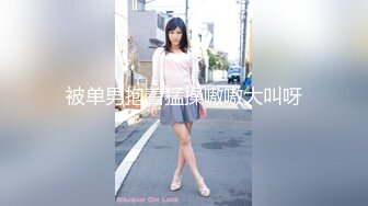 眼镜双马尾鞭子妹子，全裸自慰特写粉穴一线天，近距离特写