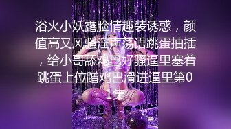 狼哥雇佣黑人留学生酒店嫖妓偷拍刚下海的年轻美少妇性感护士装3P大战