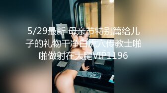 腰细胸大极品身材巨乳妹子泳池边激情大战上位骑乘晃动大奶后入诱人