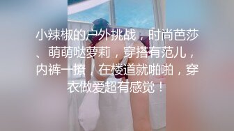 长相甜美黑靴JK装萌妹子 坐在身上调调情 蹲着翘起屁股后入猛操