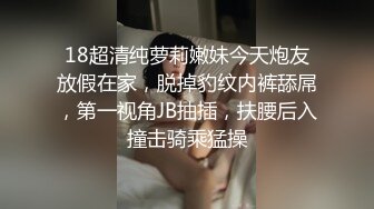 科技园女_厕蹲守黑底白点裙轻淑女,又短又卷的柔毛把狭长肉缝盖住了