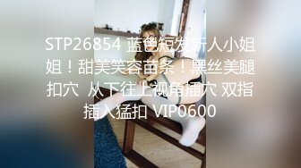 【新片速遞】 酒吧女厕全景偷拍身材苗条长腿小美妞❤️润穴流尿屁股湿