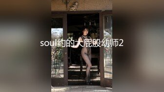 【新片速遞】  商场女厕小手电偷拍牛仔短裤美女❤️干净肥美的嫩鲍鱼