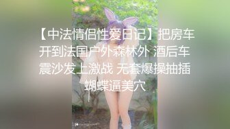 甜甜的骚妹子黑丝诱惑露脸大秀直播，嘴里叼着假鸡巴道具蹂躏骚穴，淫声荡语叫爸爸快来草她的小骚逼高潮不断