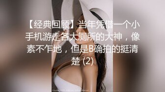 黑丝高跟露脸颜值不错的御姐少妇大秀直播，伸着舌头咬舔狼友大鸡巴，近距离掰开骚穴道具玩弄骚逼给狼友看