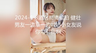 鸭哥寻欢牛仔短裤骚女扭动屁股诱惑，骑坐摩擦口交沙发上后人猛操，特写抽插大屁股非常诱人