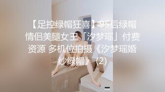 年轻小情侣条件艰苦也在坚持直播，无套啪啪姿势花样多最后射在肚子上