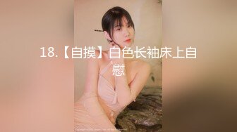 金发00后嫩妹被瘦子胖子轮流操，花臂纹身尖尖小奶子，扶着屁股后入猛顶，深喉插嘴，瘦子操完胖子继续干