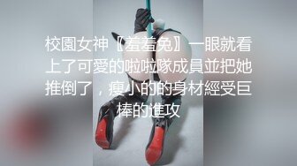 短发清纯美眉在家自拍展示身材