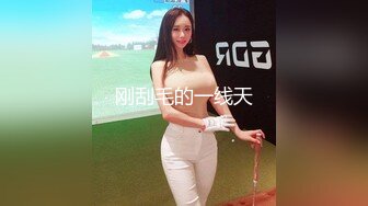 大波波极品豪乳！一对巨乳晃来晃去！一线天无毛馒头B，振动棒磨蹭骚穴，自摸娇喘呻吟