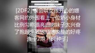 合租房门缝偷窥对门的美女换衣服✿奶子又白又大身材还真不错