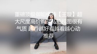 自己穿丝袜自己扣湿了自己后入进来