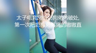  露脸骚学妹丝袜制服诱惑，小哥一来就给她扒光掰开骚逼给狼友看