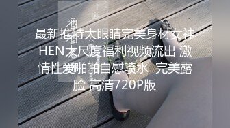 乖巧听话的小少妇，全程露脸让小哥刮干净逼毛，吃着骚奶子道具抽插玩逼，口交大鸡巴无套抽插激情上位好骚啊