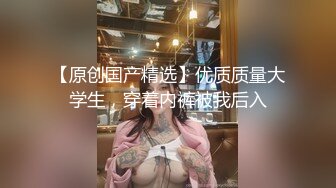 合租房门缝偷窥对门的美女换衣服 奶子又白又大身材还真不错