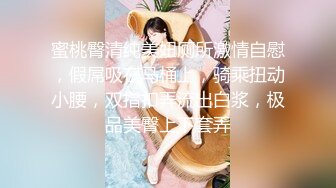 鄰家美眉趴著窗台啪啪