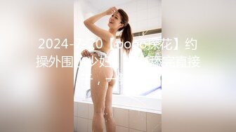 我把风骚女上司摁倒在办公桌上