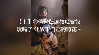  小护士装扮颜值女神下海白色网袜展示美腿，浴室洗澡湿身诱惑，腰细两个大奶子诱人