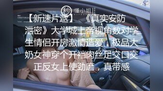 后入骚货，自己动手放进去，声音很淫荡