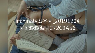 无毛白虎长相甜美红唇美乳妹子独自在家自慰诱惑，性感丁字裤大屁股，翘起肥臀掰穴近距离特写扣逼，快速扣弄高潮出水