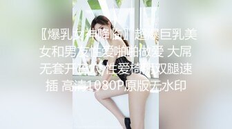  小美女全裸洗澡，回到卧室和男友啪啪做爱给男友打飞机女上位打桩