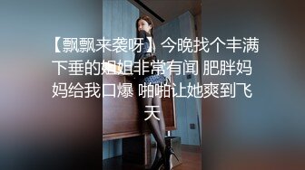 草莓小喵喵大屁股少妇居家激情啪啪，口交舔弄拨开内裤特写后入肥臀