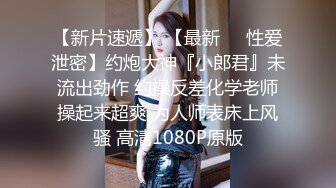 单位女厕偷拍新来的大美女没想到老江湖了，鲍鱼还挺黑