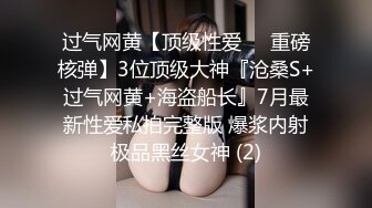 黄衣帽子女 大专女厕全景偷拍众多的学妹前来嘘嘘各种美鲍轮番呈现